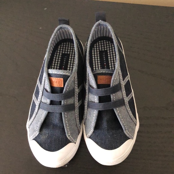 Tommy Hilfiger dark blue sneakers wear just one time for boys size 10.5 - Picture 2 of 2